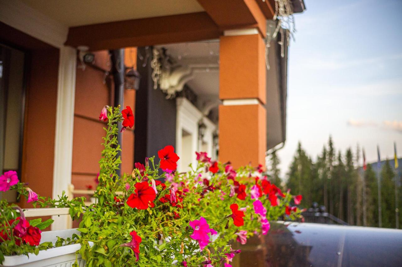 Petros Hotel Bukovel Bagian luar foto